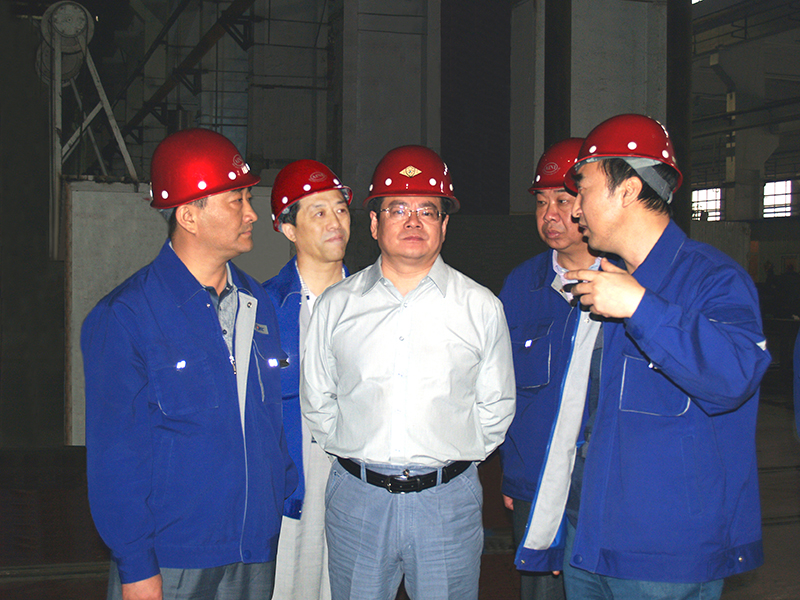 張效廉市長視察哈爾濱電機廠機電工業(yè)有限責(zé)任公司(圖1)