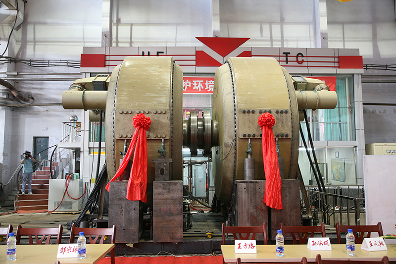 召開1.5兆瓦直驅(qū)永磁風(fēng)力發(fā)電機(jī)研制成功下線新聞發(fā)布會(圖2)